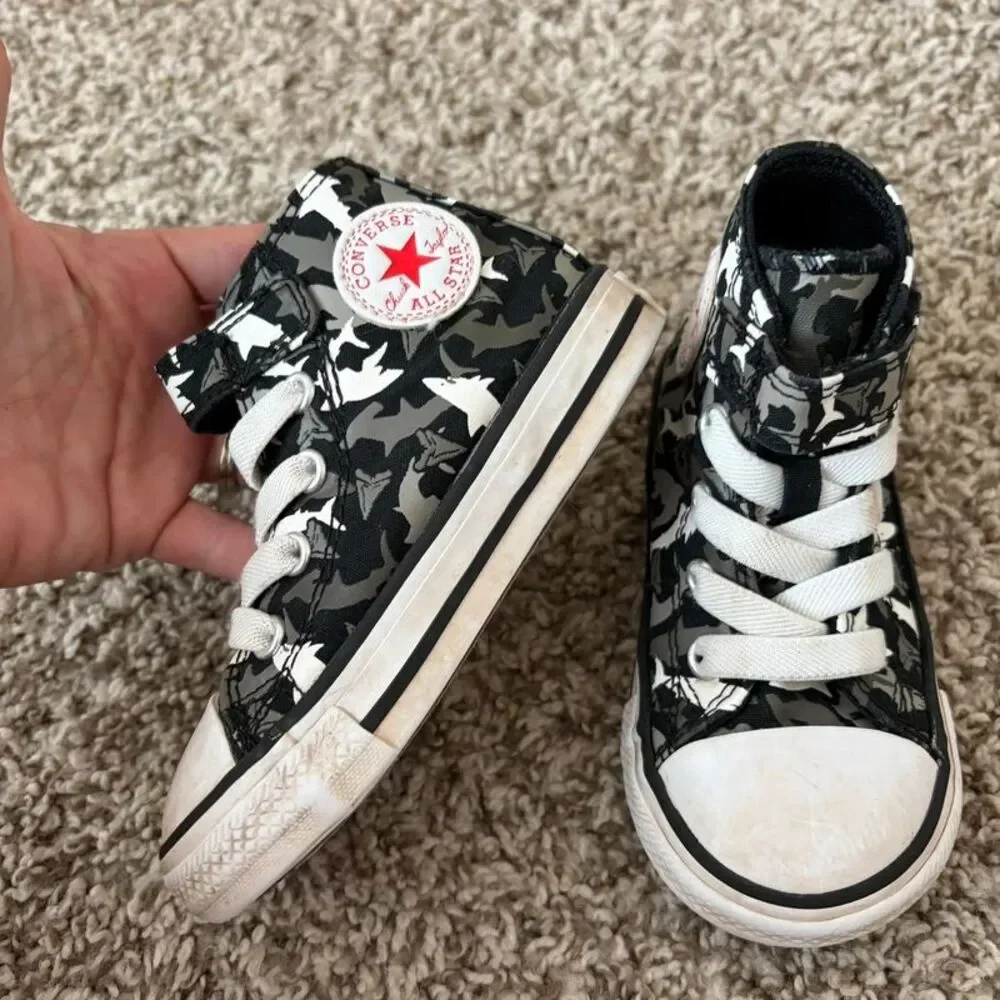 Size 6 / Toddler Boy Converse Sneakers